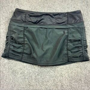 LULULEMON Women’s Black Athletic Skirt Skort Built In Shorts size: 4